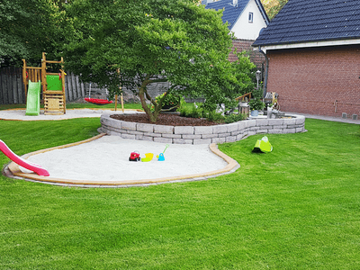 Garten und Außenbereich der Kindertagespflege Die Zwergdrachen